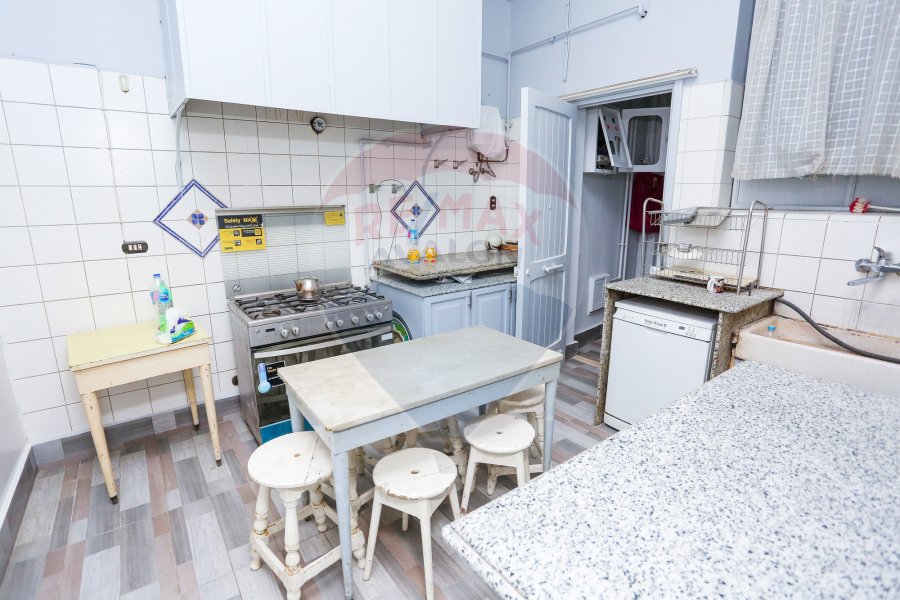 Apartment For Rent 370 m Latin District