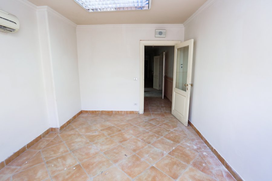 مسطح إدارى للايجار 600م سموحة (عمارة الملاحة البحرية-خطوات من زهران)