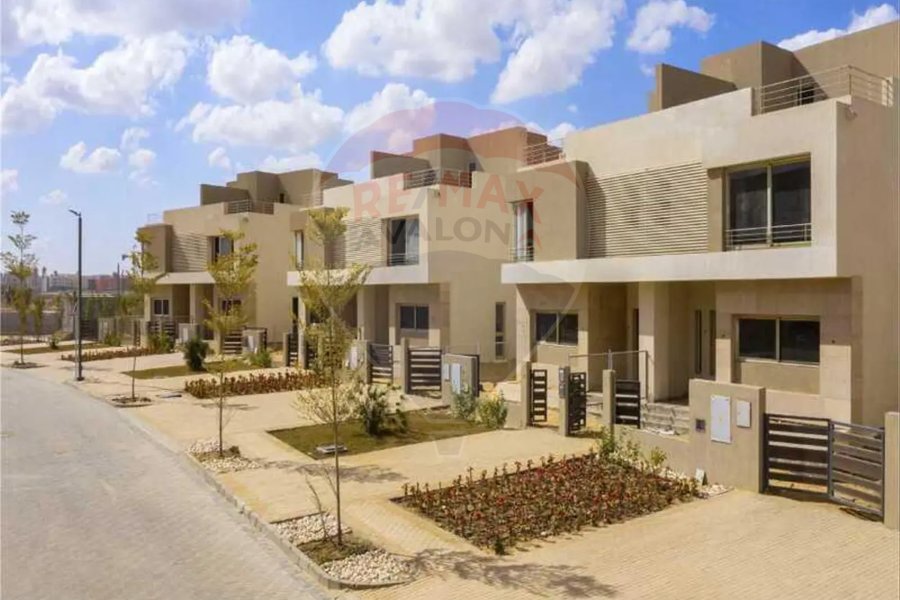 فيلا تاون هاوس للبيع 230 م  6 أكتوبر ( بادية)