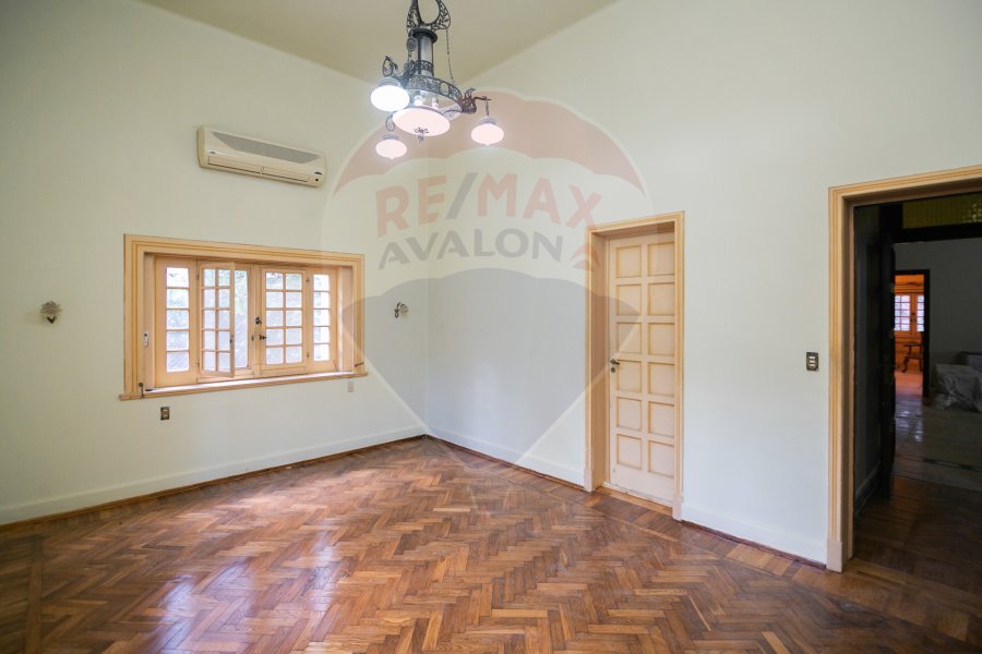 Villa for rent 800 m Kafr Abdo (steps from Abu Qir St.)