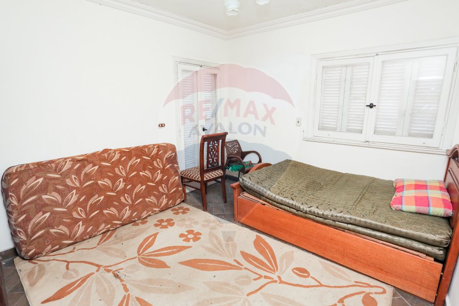 Apartment For Sale 134 m Sidi Gaber ( Directly on the Sea - Top of City square )