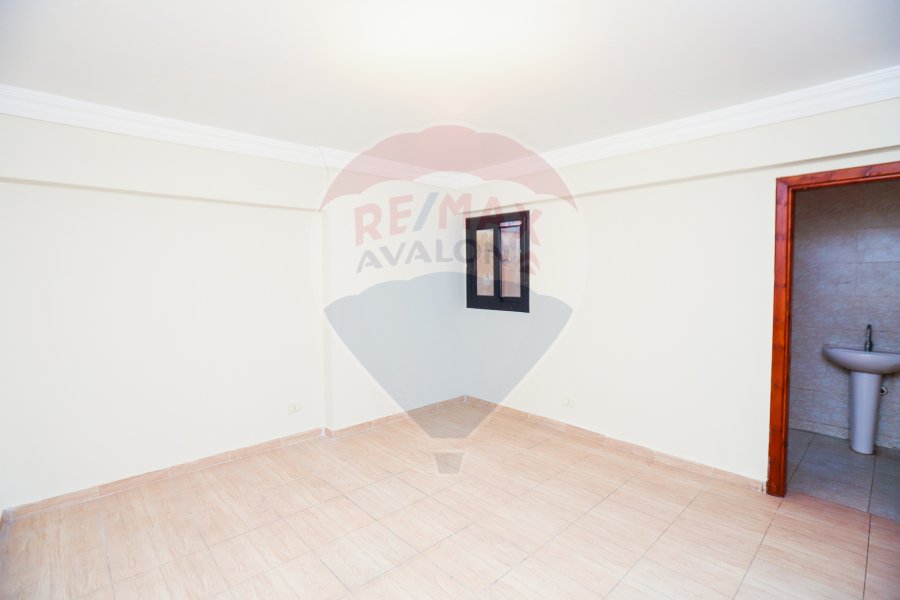 Apartment for sale 200 m Sporting ( Directly on Abo Qeer St )