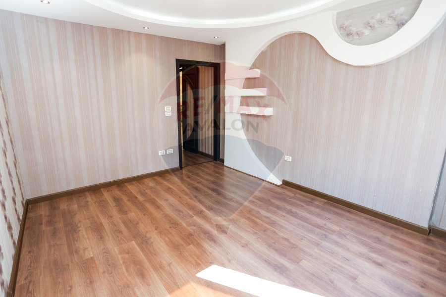 Apartment for Sale 165 m Cleopatra (steps from port said st)