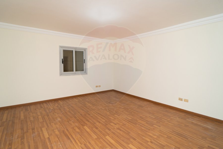 Apartment for Rent 235 m Zizinia (next to Plaza Hotel)
