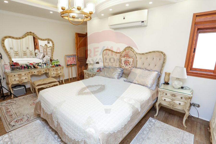 Apartment for sale 195 m Zezenia (Mostafa Abdel Razek St.)