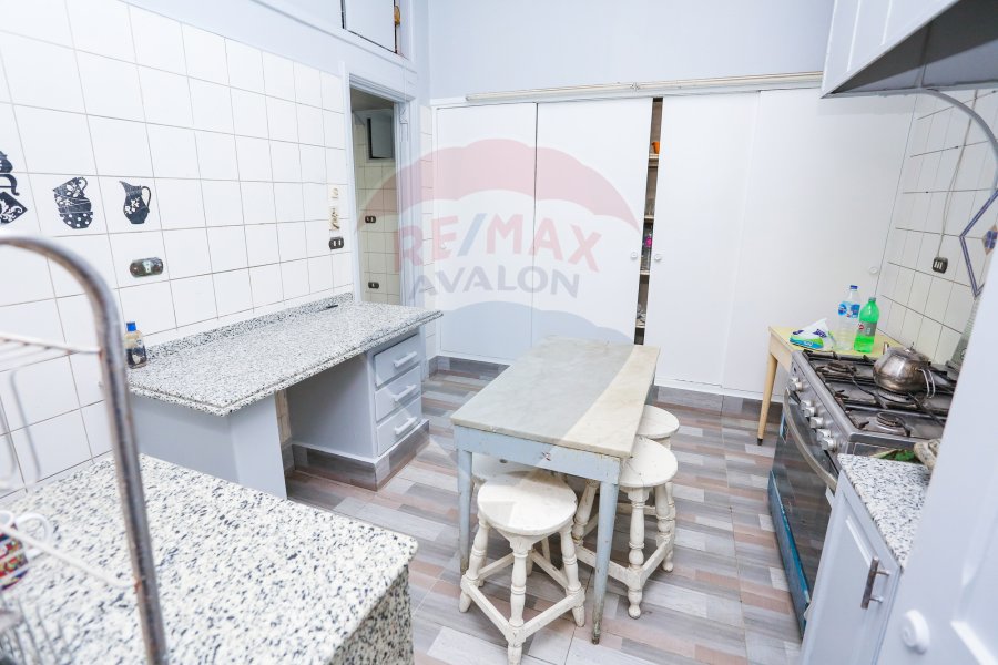 Apartment For Rent 370 m Latin District