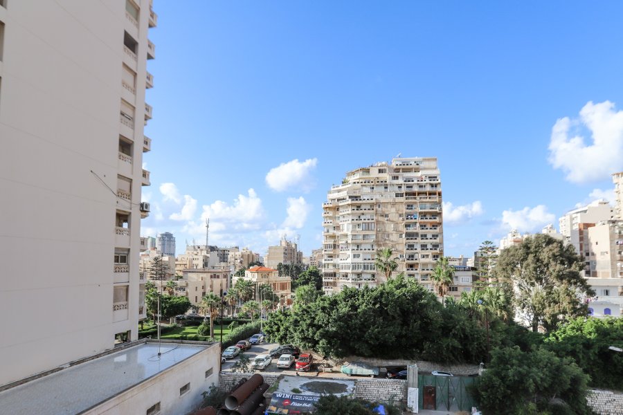 شقة للبيع 302م كفر عبده (بجوار المركز الثقافى البريطانى)