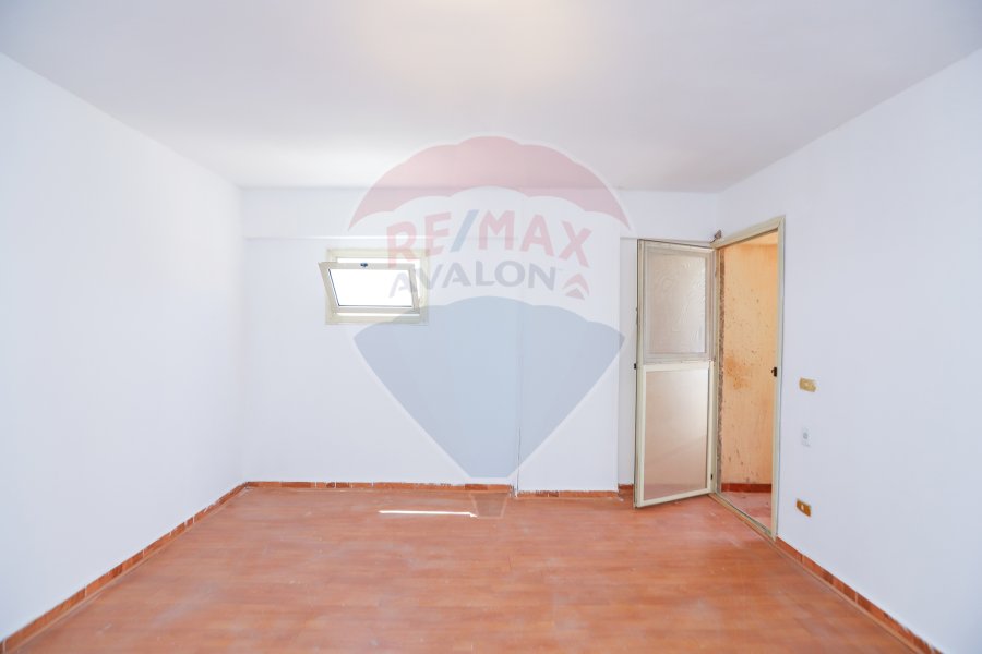 Apartment for sale 150 m Smouha - (steps from Fawzi Moaz Square)