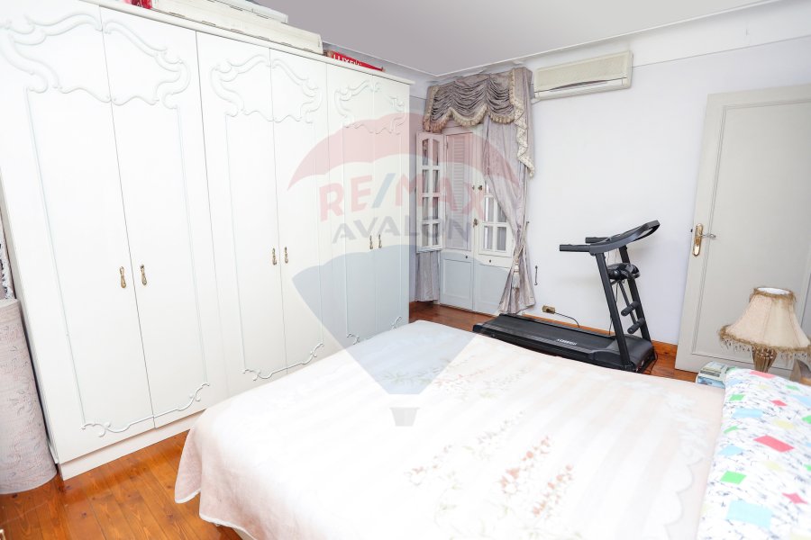 Apartment For Sale 235 m Gleem (Elezaa St.)