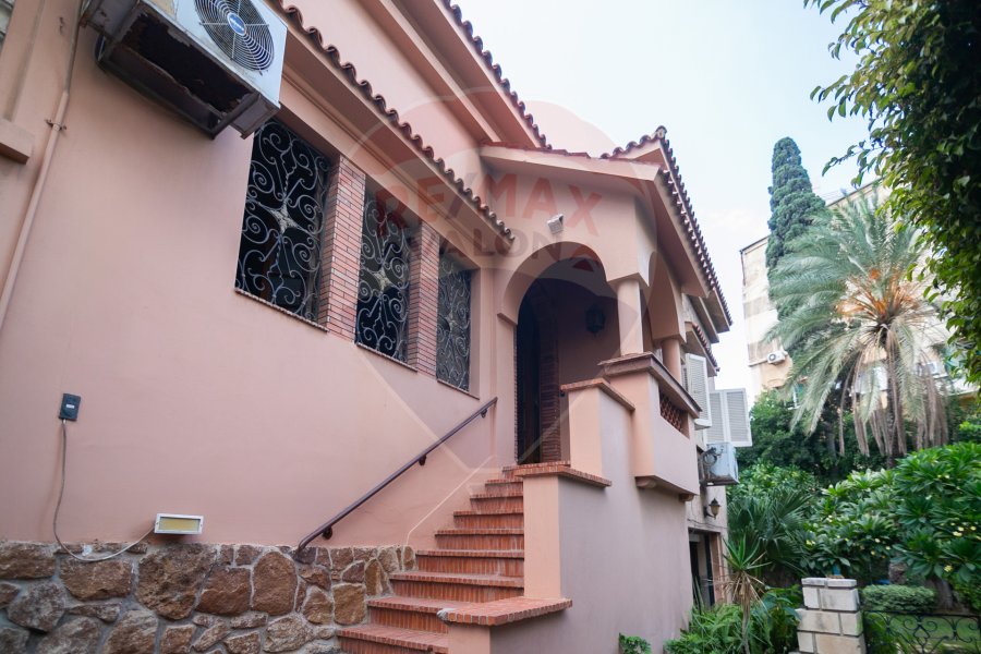 Villa for rent 800 m Kafr Abdo (steps from Abu Qir St.)