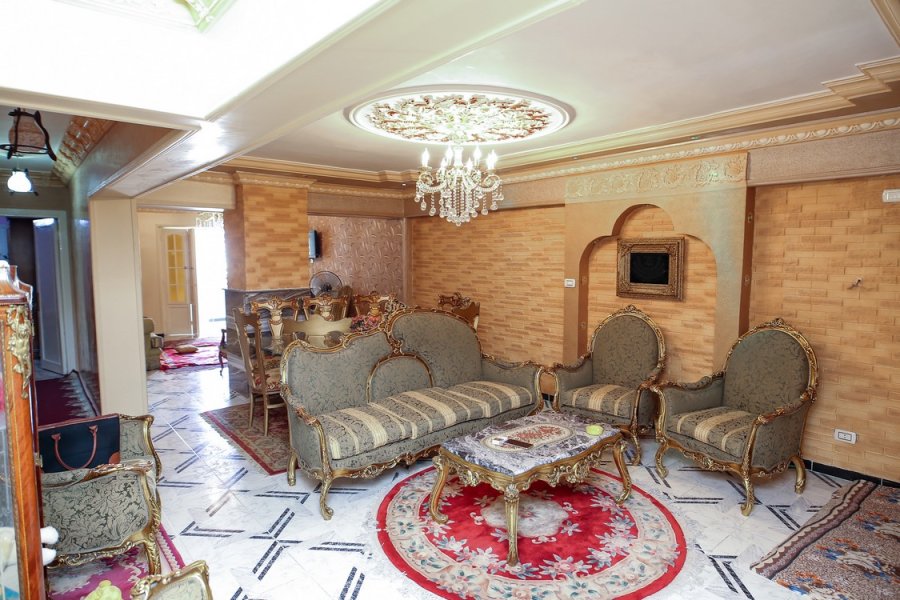 شقة للبيع 158م رشدي (على الترام مباشرة)