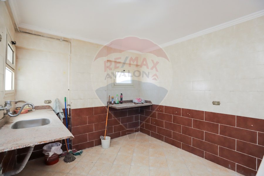 Apartment for sale 150 m Smouha - (steps from Fawzi Moaz Square)