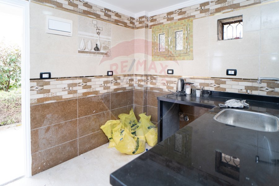 Villa for sale 250m Mamoura beach (directly on the sea) -