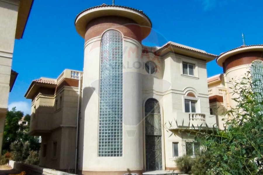 فيلا ستاند الوان للبيع 560 م كينج مريوط (العروبة رويال)