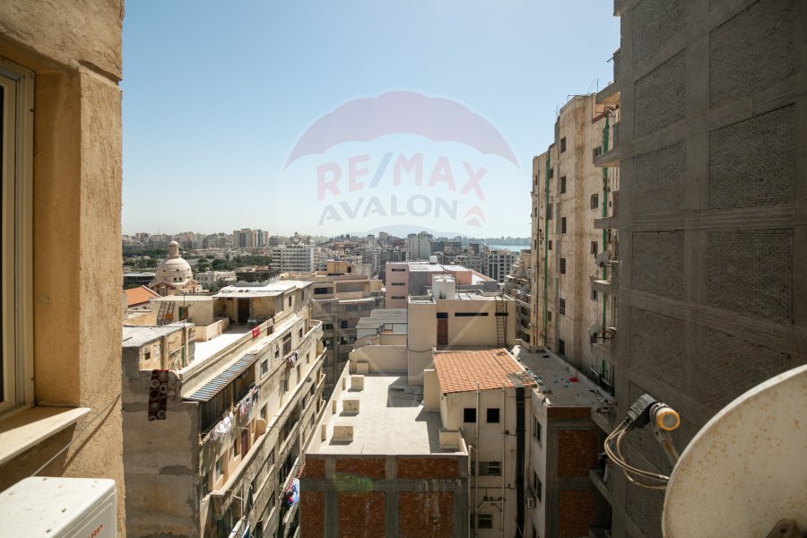 Apartment for sale 180 m El Shatby (steps from the sea)
