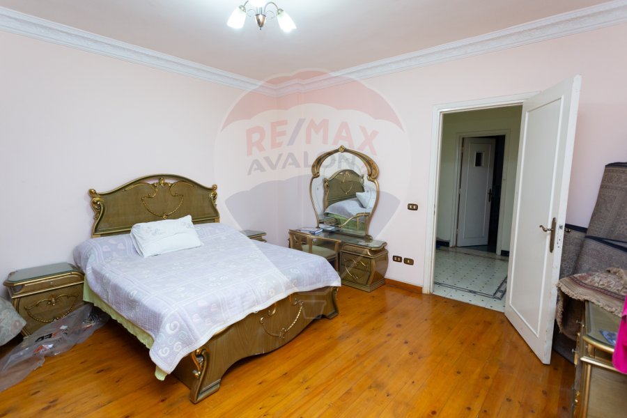 Apartment for sale 184 m Sporting (Steps from Port Said St. and the sea)