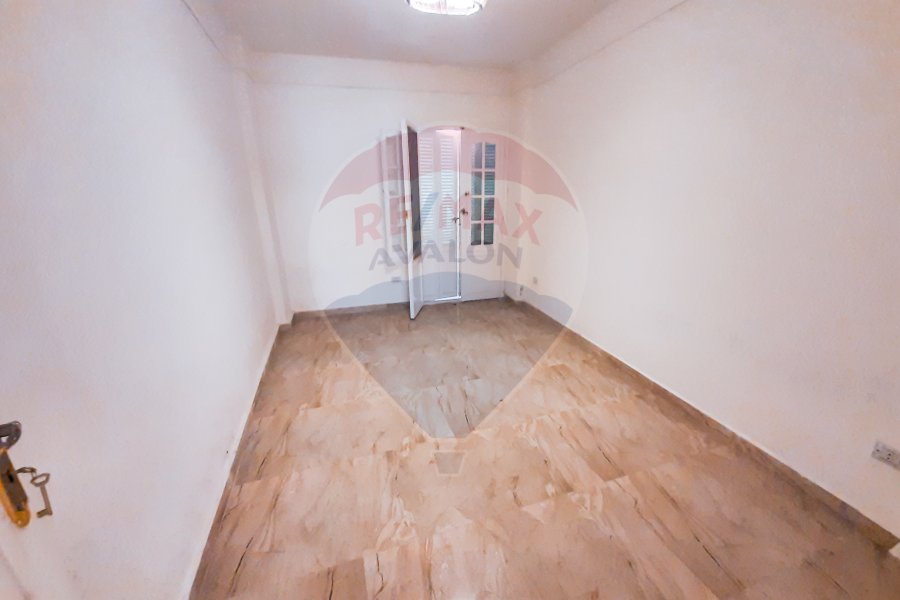 Apartment For Rent 130 m Al Ibrahimiah ( directly on the sea )