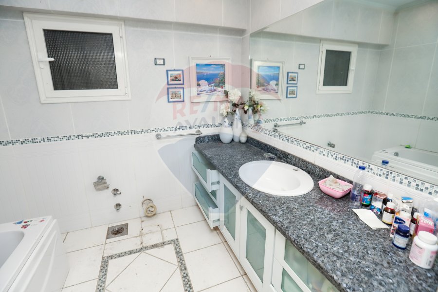 Apartment for sale 240 m Smouha - ( Fawzi Moaz St - steps from Smouha square )