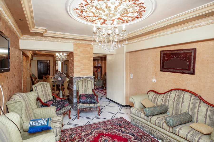 شقة للبيع 158م رشدي (على الترام مباشرة)
