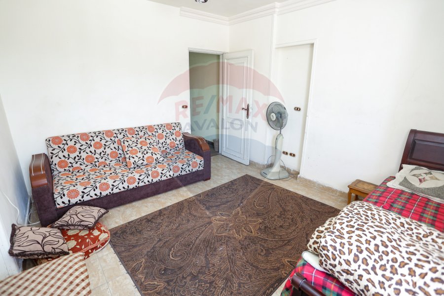 Apartment For Sale 134 m Sidi Gaber ( Directly on the Sea - Top of City square )