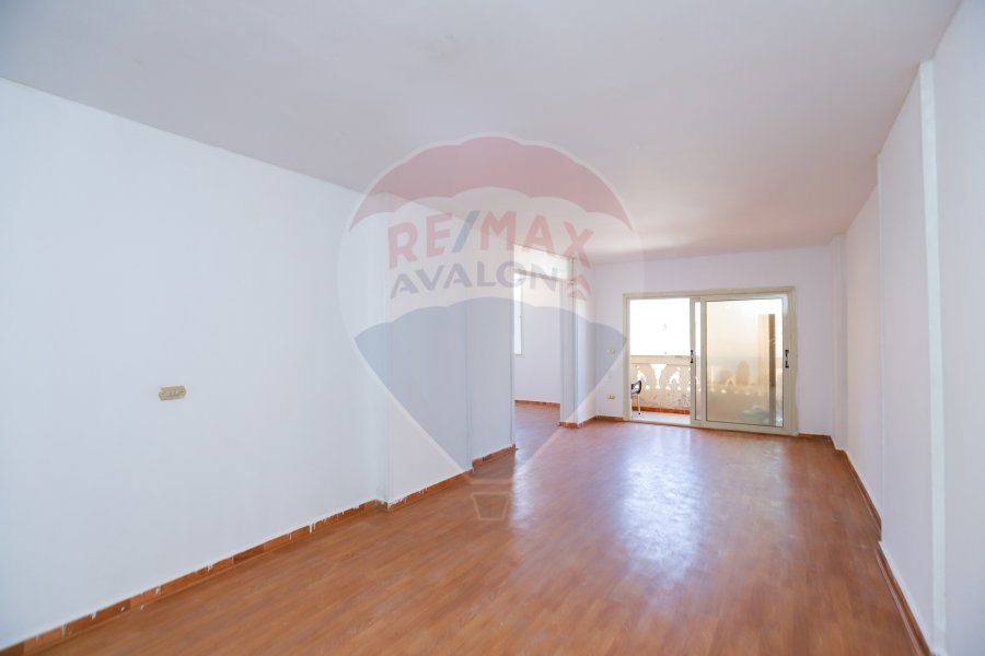 Apartment for sale 150 m Smouha - (steps from Fawzi Moaz Square)