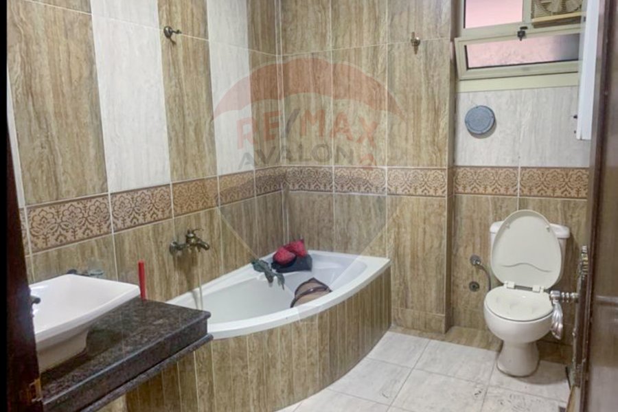 Apartment for sale 230 m Gleem (Moustafa fahmy st. next to elshrouk hospital)