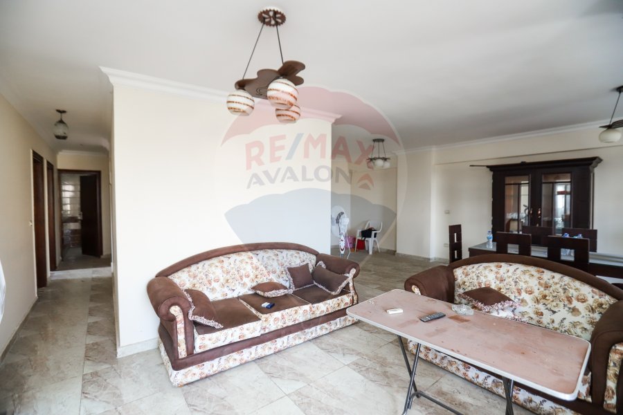 Apartment for sale 160 m Sidi Gaber (El-Mosher St Steps From Sea -Tram Station)
