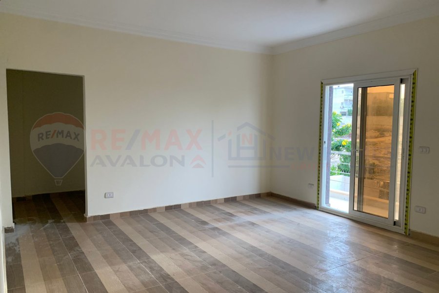 stand Alo1ne for sale 400 m King Mariout (Cordoba St.)