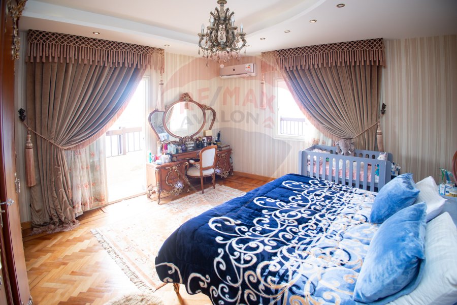 Penthouse apartment for sale 440 m Al Asafra (directly on the sea - Brand Building)