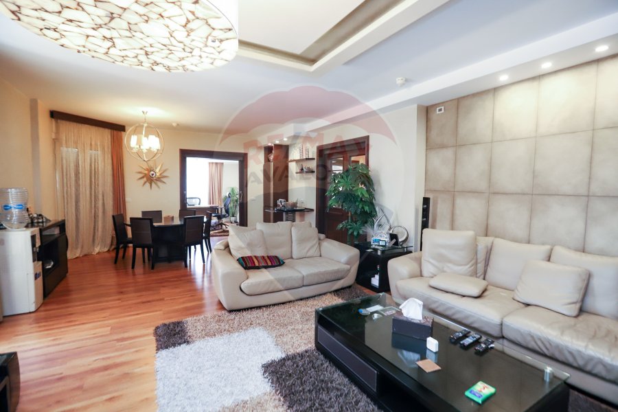 شقة فاخرة للبيع 255 م (سمارت هوم ) سموحة ( ش فوزى معاذ الرئيسى - عمارة اللوتس )