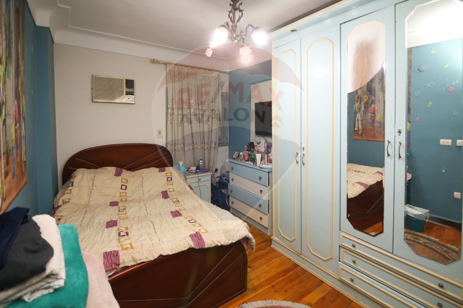 Apartment for sale 300 m Sidi Gaber (steps from the sea)