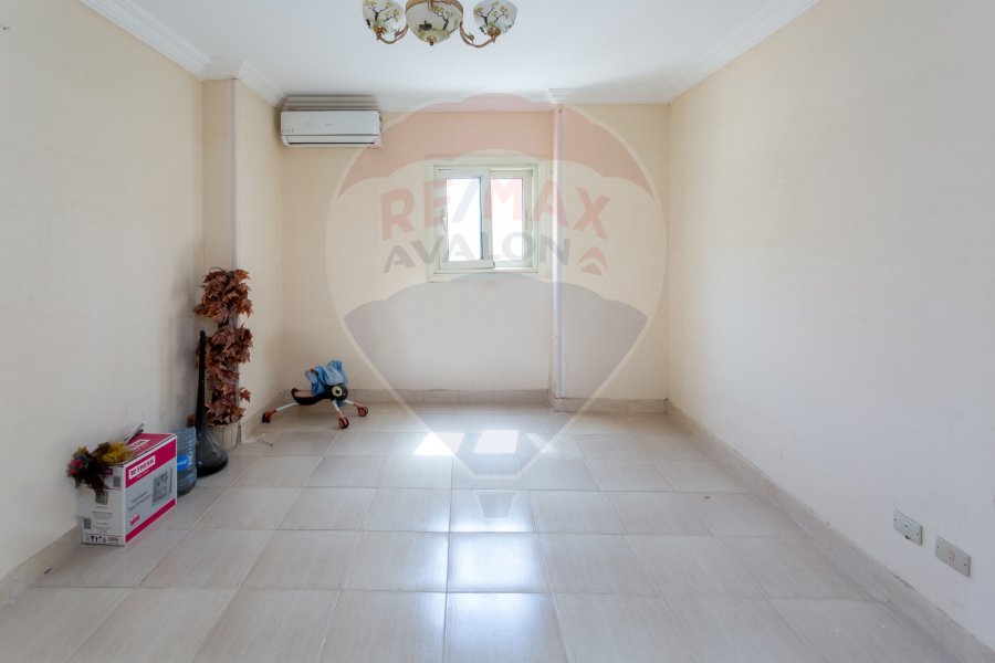 Apartment for sale 200 m Roushdy (steps from the tram)