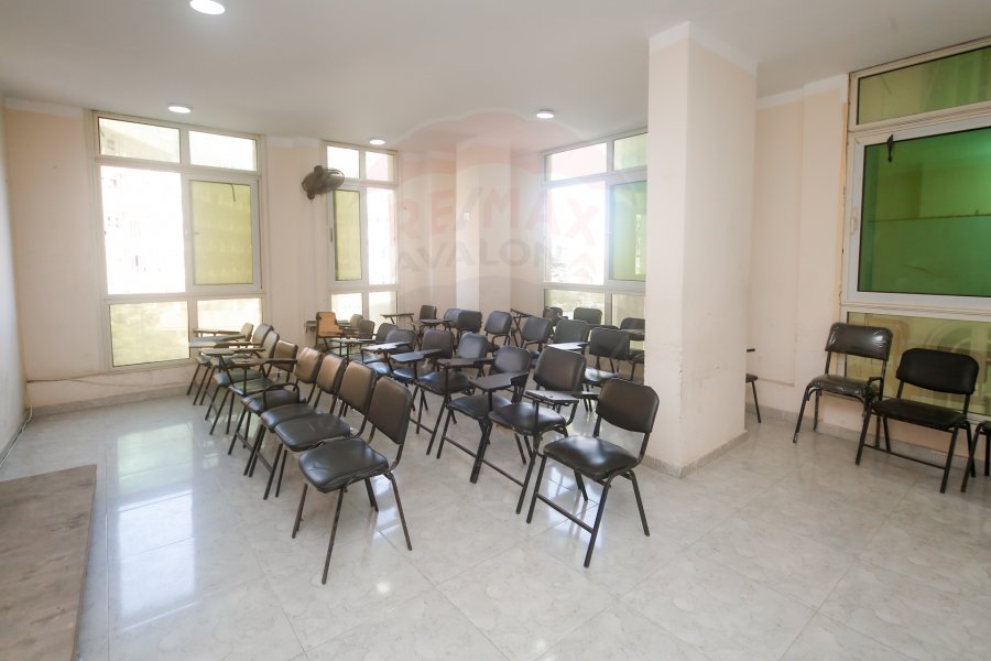 شقة إداري للإيجار 95 م الأزريطة (ش سوتر - أمام مجمع الكليات )