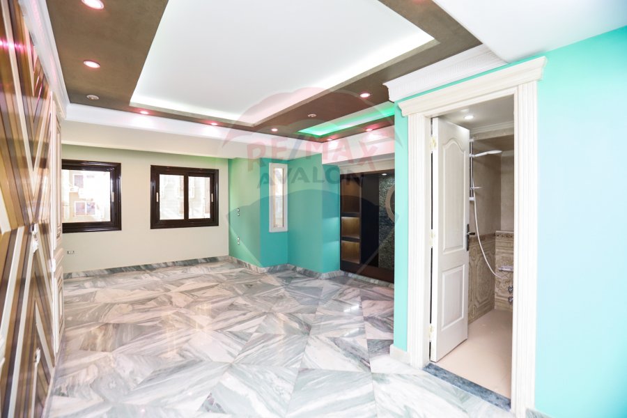 Administrative unite for sale 200 m Ibrahimya (abo qer st)