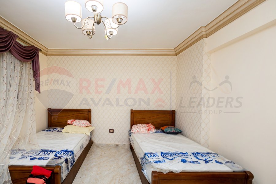 Apartment for sale 200 m Janaklis (steps from Abu Qir St.)