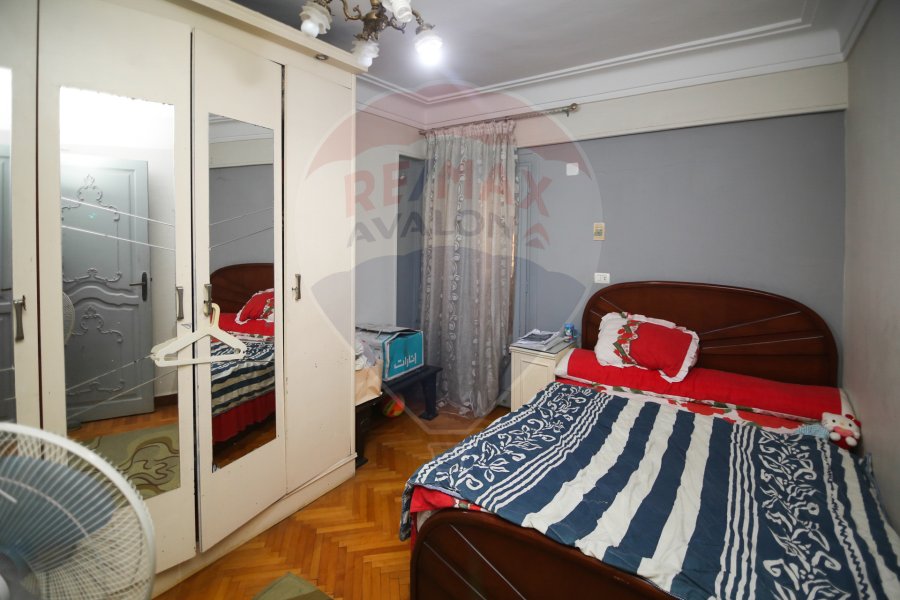 Apartment for sale 300 m Sidi Gaber (steps from the sea)