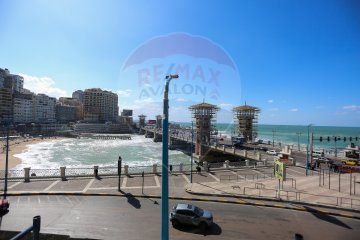Apartment for sale 150 m Stanley (directly on the sea)