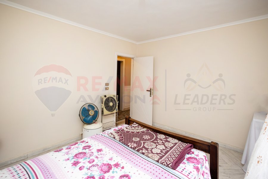 Apartment for rent 100 m Sidi Bishr (2nd number from sea)