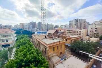 شقة للبيع 147 م + 60 م روف زيزينيا  ( ش الأمير جميل )