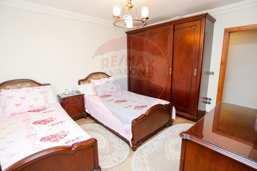 Apartment for sale 195 m Zezenia (Mostafa Abdel Razek St.)