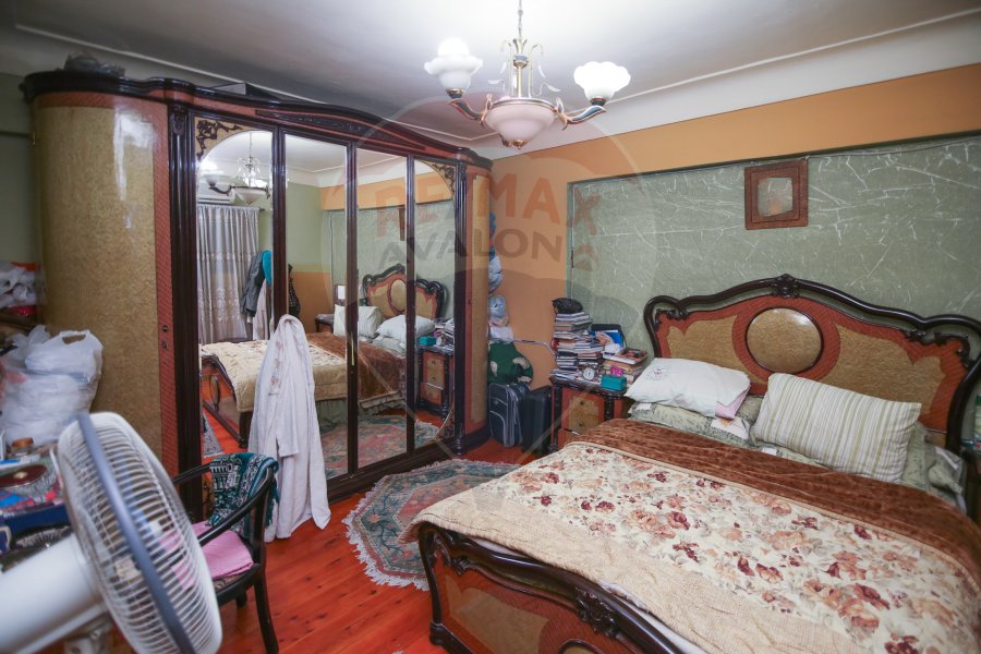 Apartment for sale 300 m Sidi Gaber (steps from the sea)
