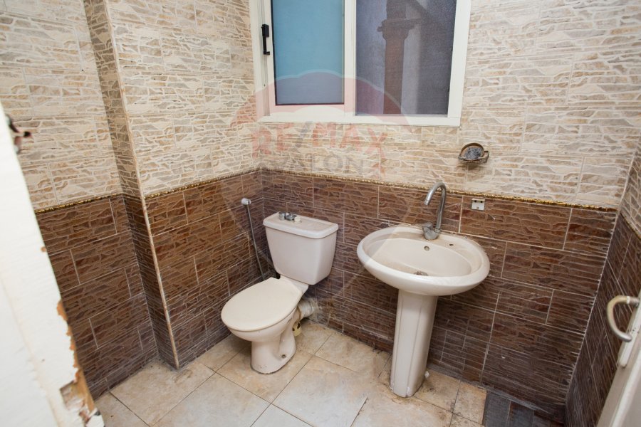 Administrative apartment for rent 70 m Louran (Abu Qir St.) - 20,000 EGP monthly
