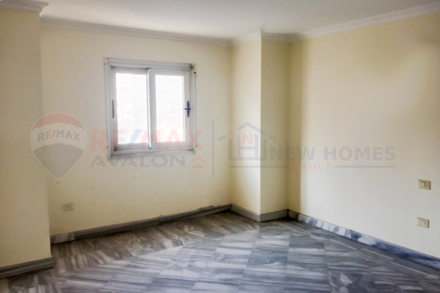 Apartment for rent 255 m Louran (El-Eqbal main st.)