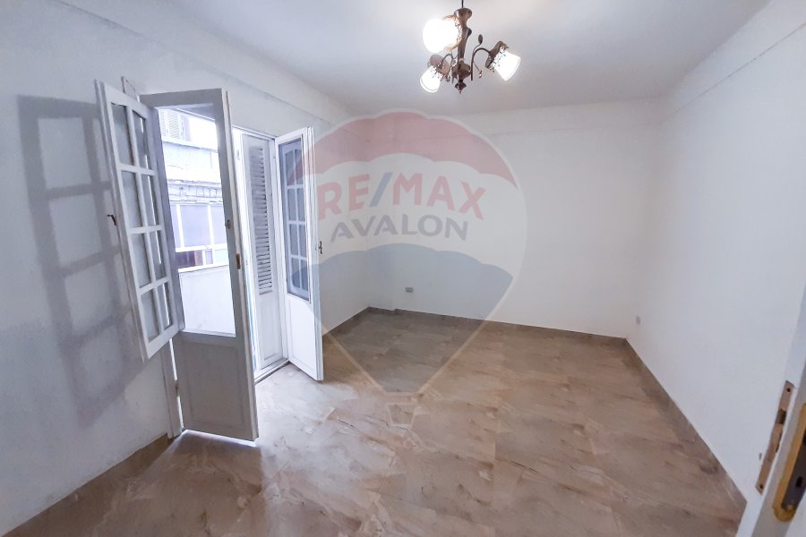 Apartment For Rent 130 m Al Ibrahimiah ( directly on the sea )