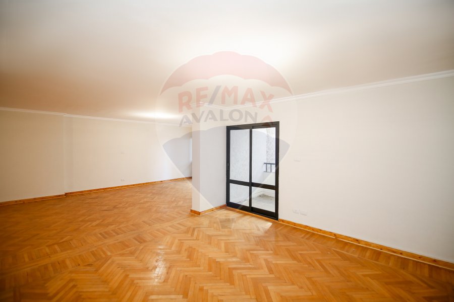 Apartment for sale 310 m net Latin District (Fouad St.- brand building)