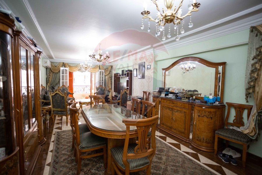 Apartment For sale 170 m Janaklis (directly on the tram station)