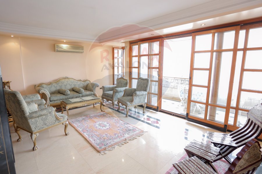 Apartment for sale 250 m Louran ( El Eqbal St - steps from the sea )