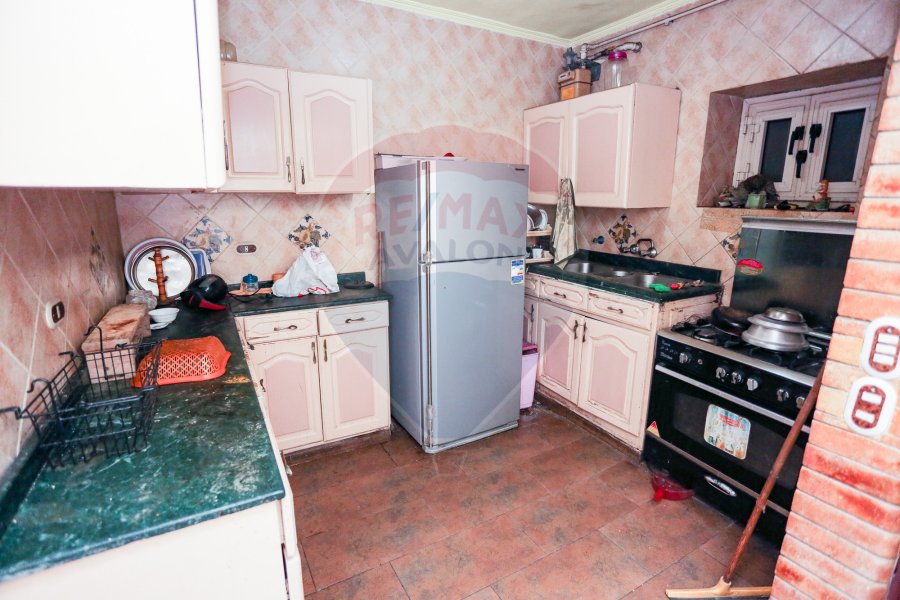 Apartment For Sale 134 m Sidi Gaber ( Directly on the Sea - Top of City square )