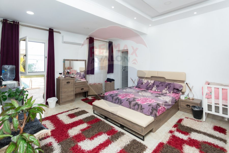 Villa for sale 1,000 m Al-King Mariout (New king St.) - 12,000,000 EGP