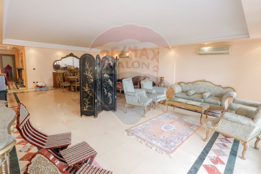 Apartment for sale 250 m Louran ( El Eqbal St - steps from the sea )